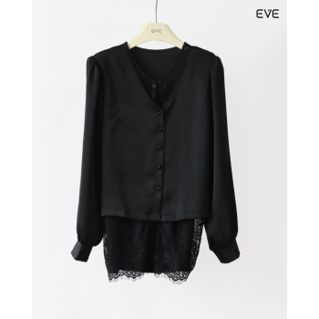 Lace Hem V-Neck Tops – Chic with a Feminine Twist
