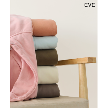 Effortless Comfort: The Essential Oversized Zip-Up Hoodie