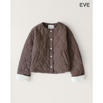 Casual Elegance: The Reversible Quilted Snap-Front Jacket
