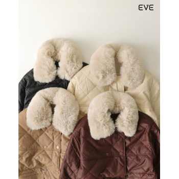  Luxurious Warmth: The Women's Faux Fur Collar Quilted Jacket