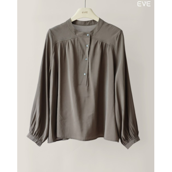 Effortless Style: The Mandarin Collar Top